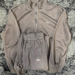 Alo Grey Quarter-Zip and Sweatpants Set